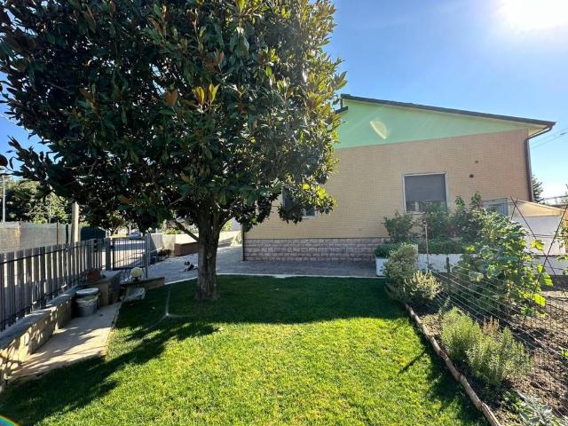 Villa Indipendente in vendita a Assisi, Umbria