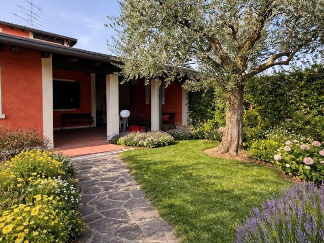 Villa Indipendente in vendita a Bedizzole, Lombardia
