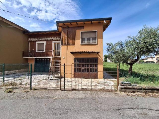 Villa Indipendente in vendita a Bedizzole, Lombardia