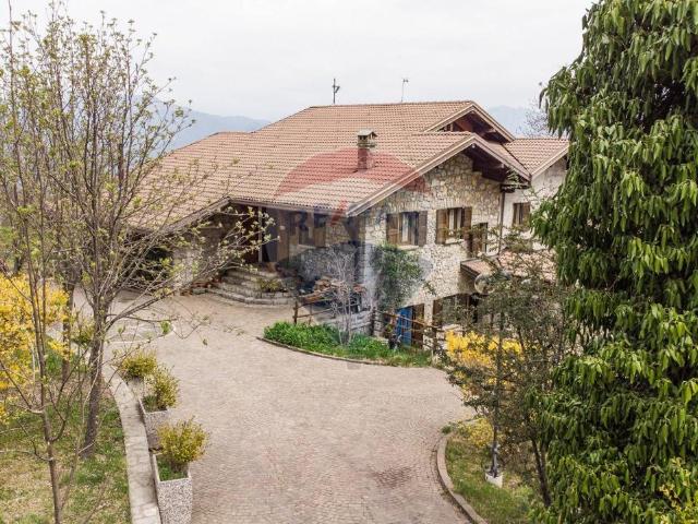 Villa Indipendente in vendita a Bedulita, Lombardia