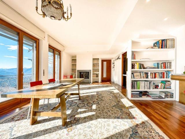 Villa Indipendente in vendita a Villaggio Montelago, Piemonte