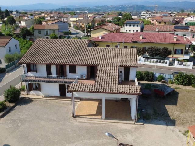 Villa Indipendente in vendita a Belfiore, Veneto