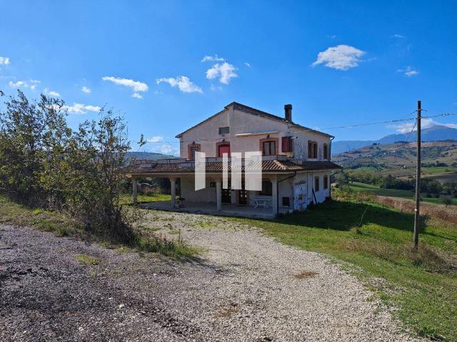 Villa Indipendente in vendita a Bellante, Abruzzo