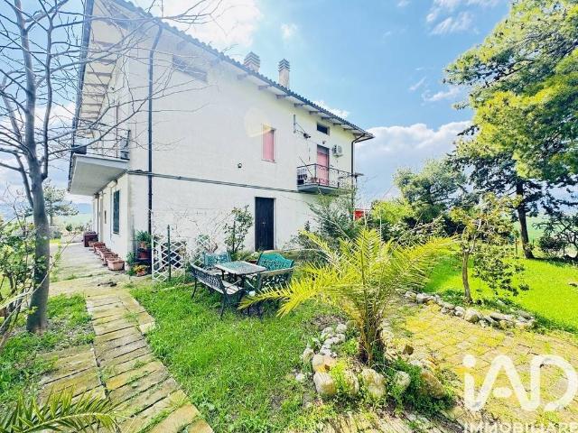 Villa Indipendente in vendita a Bellante, Abruzzo