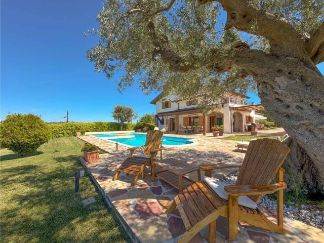 Villa Indipendente in vendita a Bellante, Abruzzo