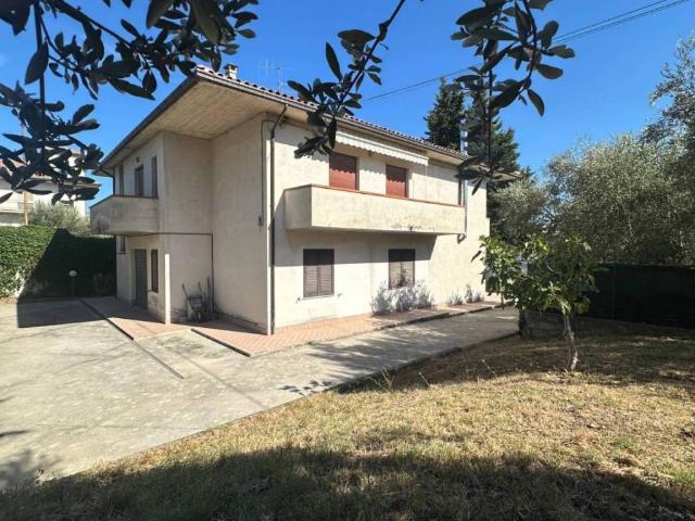 Villa Indipendente in vendita a Bellante Stazione, Bellante