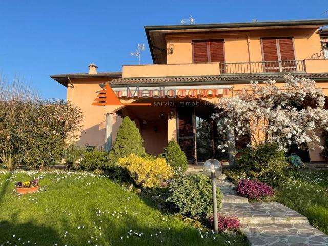 Villa Indipendente in vendita a Bellinzago Lombardo, Lombardia