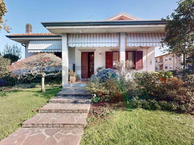 Villa Indipendente in vendita a Bellinzago Lombardo, Lombardia