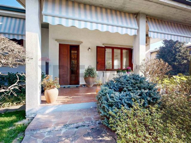 Villa Indipendente in vendita a Bellinzago Lombardo, Lombardia