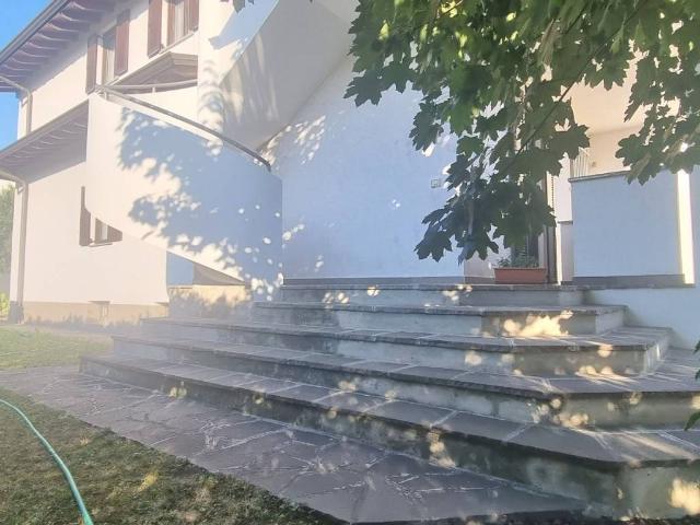 Villa Indipendente in vendita a Bellinzago Lombardo, Lombardia