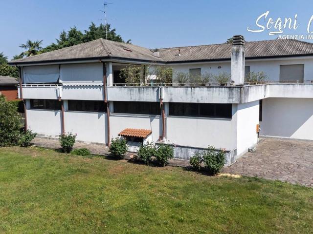 Villa Indipendente in vendita a Gaggiolo, Piemonte