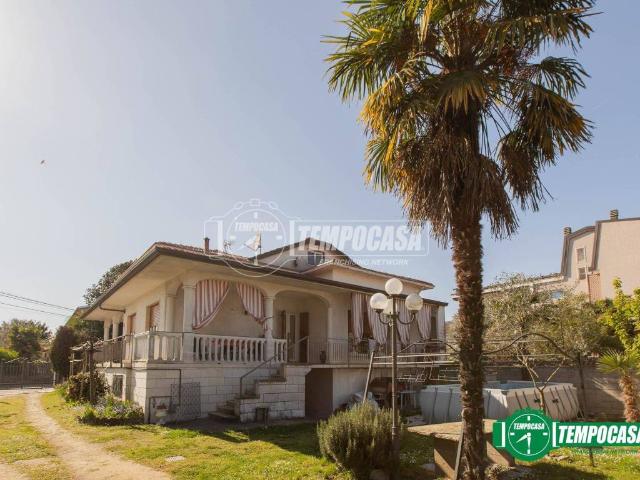 Villa Indipendente in vendita a Gaggiolo, Piemonte