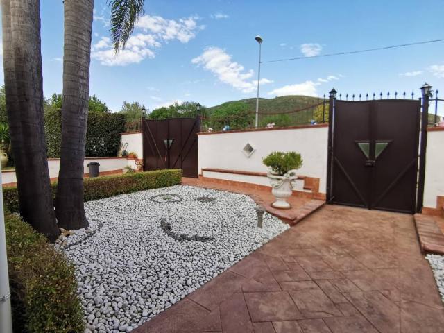 Villa Indipendente in vendita a Bellona, Campania