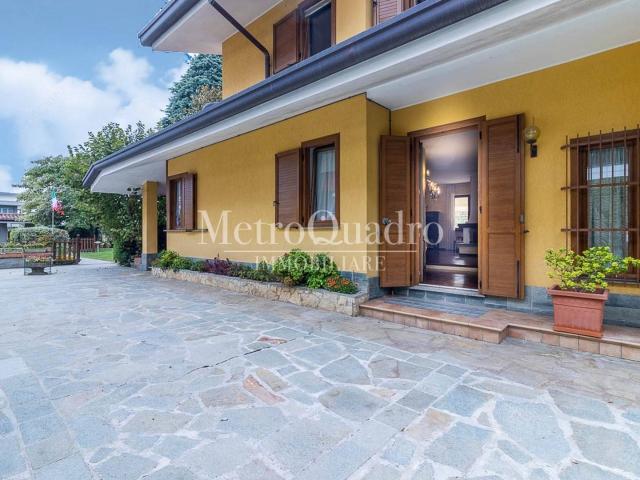Villa Indipendente in vendita a Bellusco, Lombardia