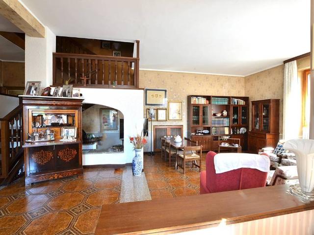 Villa Indipendente in vendita a Camuzzago, Bellusco