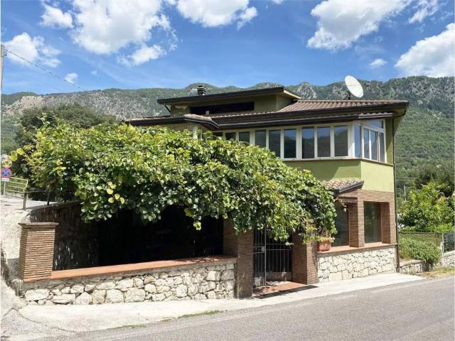Villa Indipendente in vendita a Belmonte Castello, Lazio
