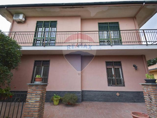 Villa Indipendente in vendita a Belpasso, Sicilia