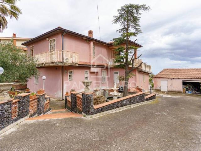 Villa Indipendente in vendita a Belpasso, Sicilia