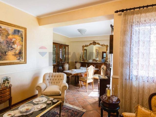 Villa Indipendente in vendita a Belpasso, Sicilia