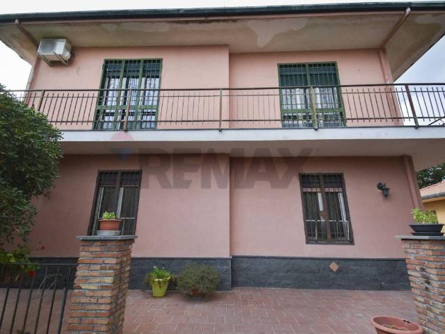 Villa Indipendente in vendita a Belpasso, Sicilia