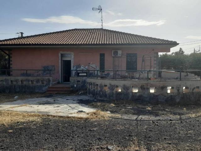 Villa Indipendente in vendita a Villaggio Le Ginestre, Belpasso