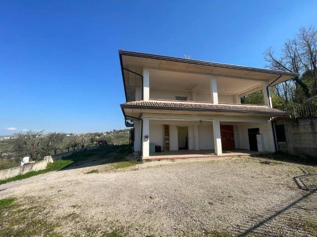 Villa Indipendente in vendita a Contrada San Vito, Benevento