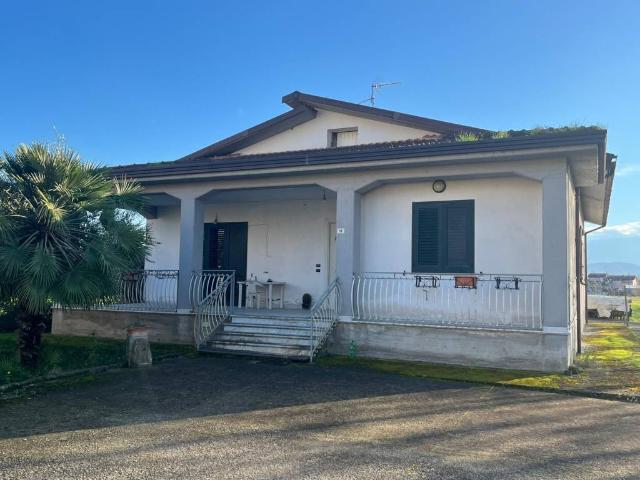 Villa Indipendente in vendita a Benevento, Campania