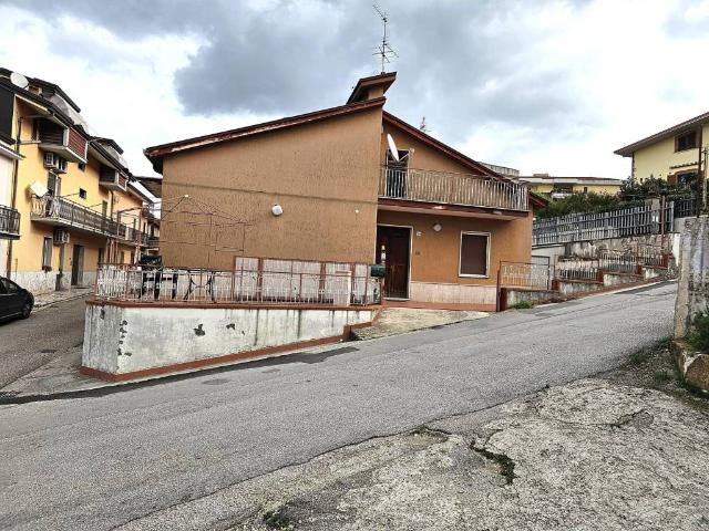 Villa Indipendente in vendita a Contrada San Vito, Benevento