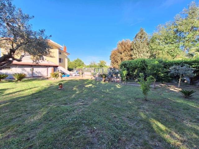 Villa Indipendente in vendita a Contrada San Vito, Benevento