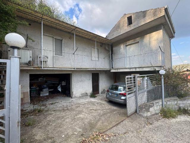 Villa Indipendente in vendita a Monte Calvo, Benevento