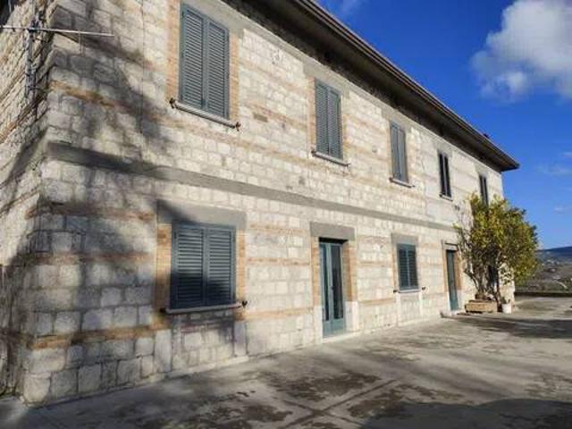 Villa Indipendente in vendita a Contrada San Vitale, Benevento