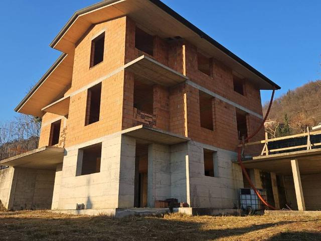 Villa Indipendente in vendita a Milano, Berbenno