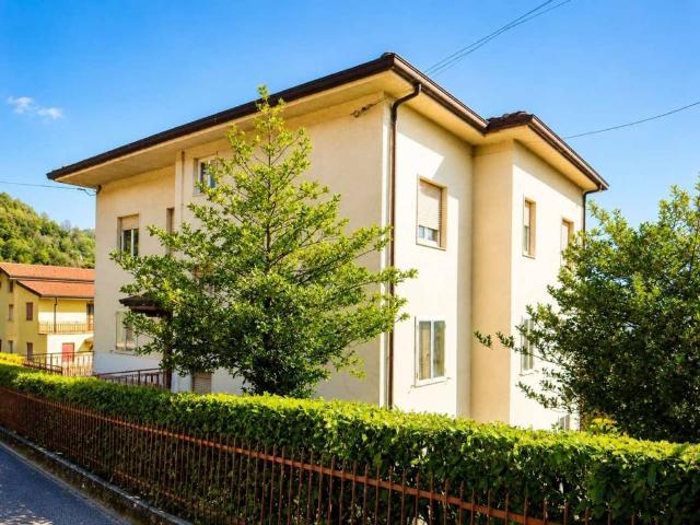 Villa Indipendente in vendita a Milano, Berbenno