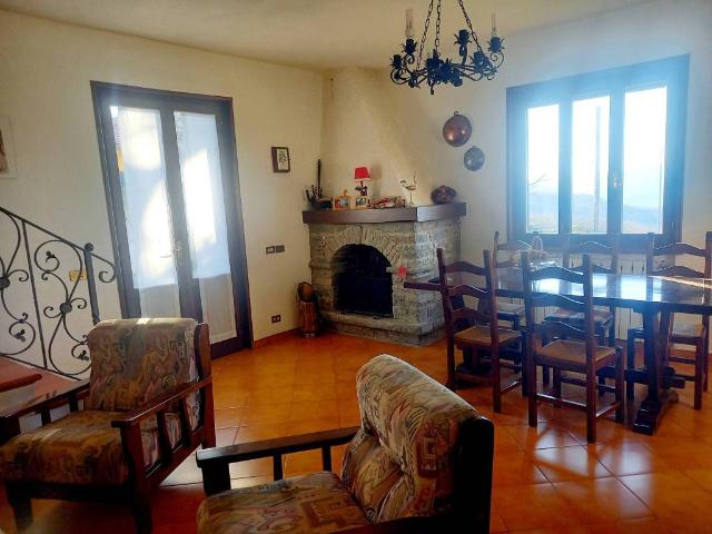 Villa Indipendente in vendita a Berceto, Reggio Emilia