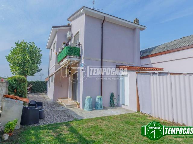 Villa Indipendente in vendita a Bereguardo, Lombardia
