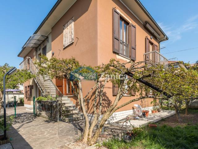 Villa Indipendente in vendita a Bergamo, Lombardia
