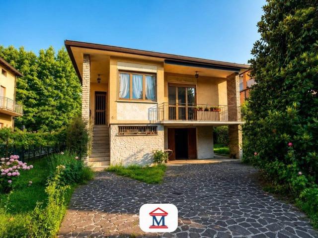 Villa Indipendente in vendita a Valverde, Bergamo