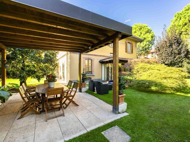 Villa Indipendente in vendita a Bergamo, Lombardia