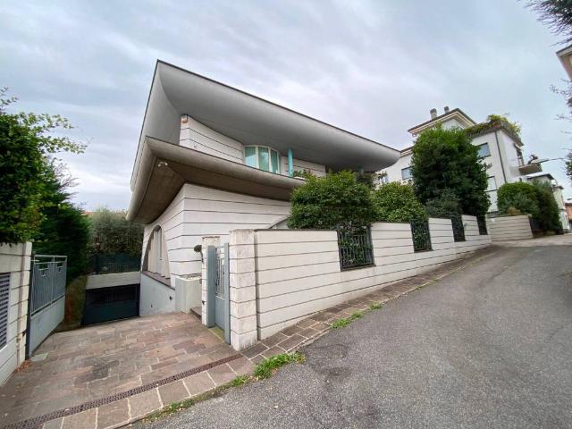 Villa Indipendente in vendita a Borgo Palazzo, Bergamo
