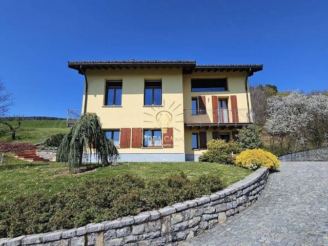 Villa Indipendente in vendita a Bergamo, Lombardia