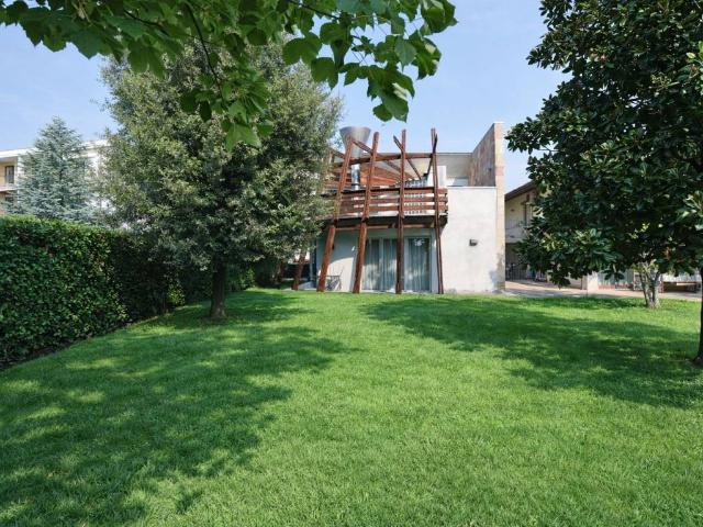 Villa Indipendente in vendita a Bergamo, Lombardia