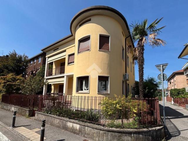Villa Indipendente in vendita a Colognola, Bergamo