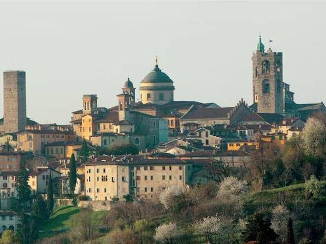 Villa Indipendente in vendita a Loreto, Bergamo