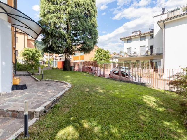 Villa Indipendente in vendita a Bergamo, Lombardia