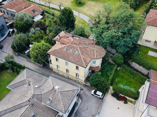 Villa Indipendente in vendita a Bergamo, Lombardia