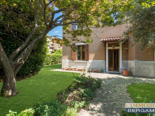 Villa Indipendente in vendita a Bergamo, Lombardia