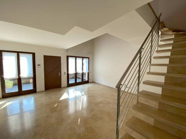 Villa Indipendente in vendita a Bergamo, Lombardia