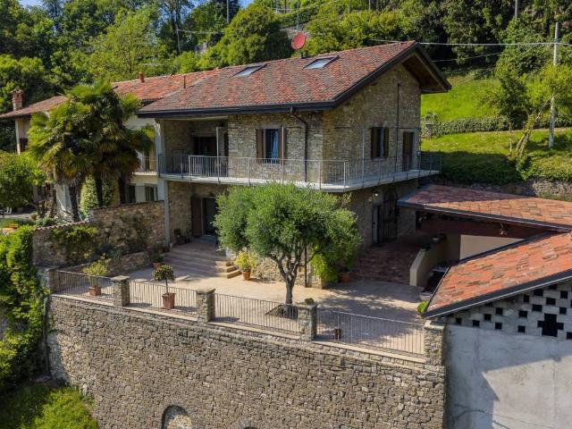 Villa Indipendente in vendita a Fontana, Bergamo