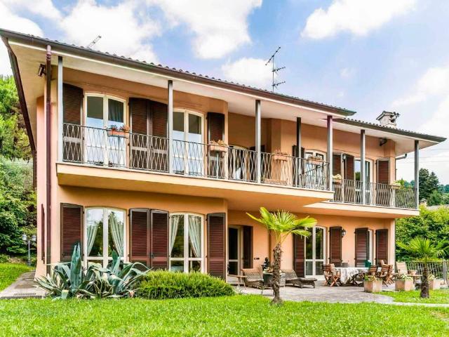 Villa Indipendente in vendita a Bergamo, Santa Grata