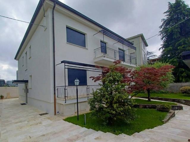 Villa Indipendente in vendita a Loreto, Bergamo